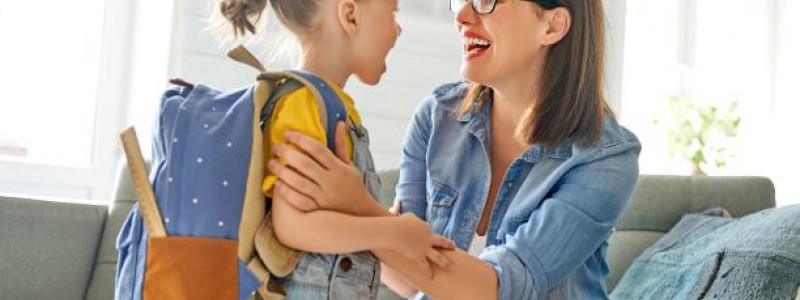 Saiba como poupar no regresso às aulas